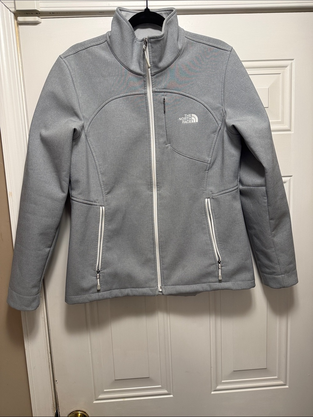 Like New The North Face Women’s Light Gray Utility Softshell Jacket size Large